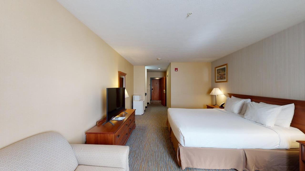 Ramada By Wyndham Strasburg - Shenandoah Valley Exterior foto
