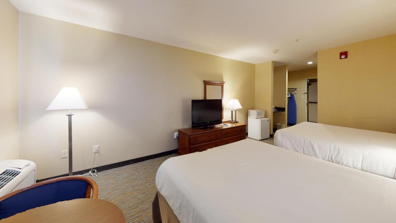 Ramada By Wyndham Strasburg - Shenandoah Valley Exterior foto