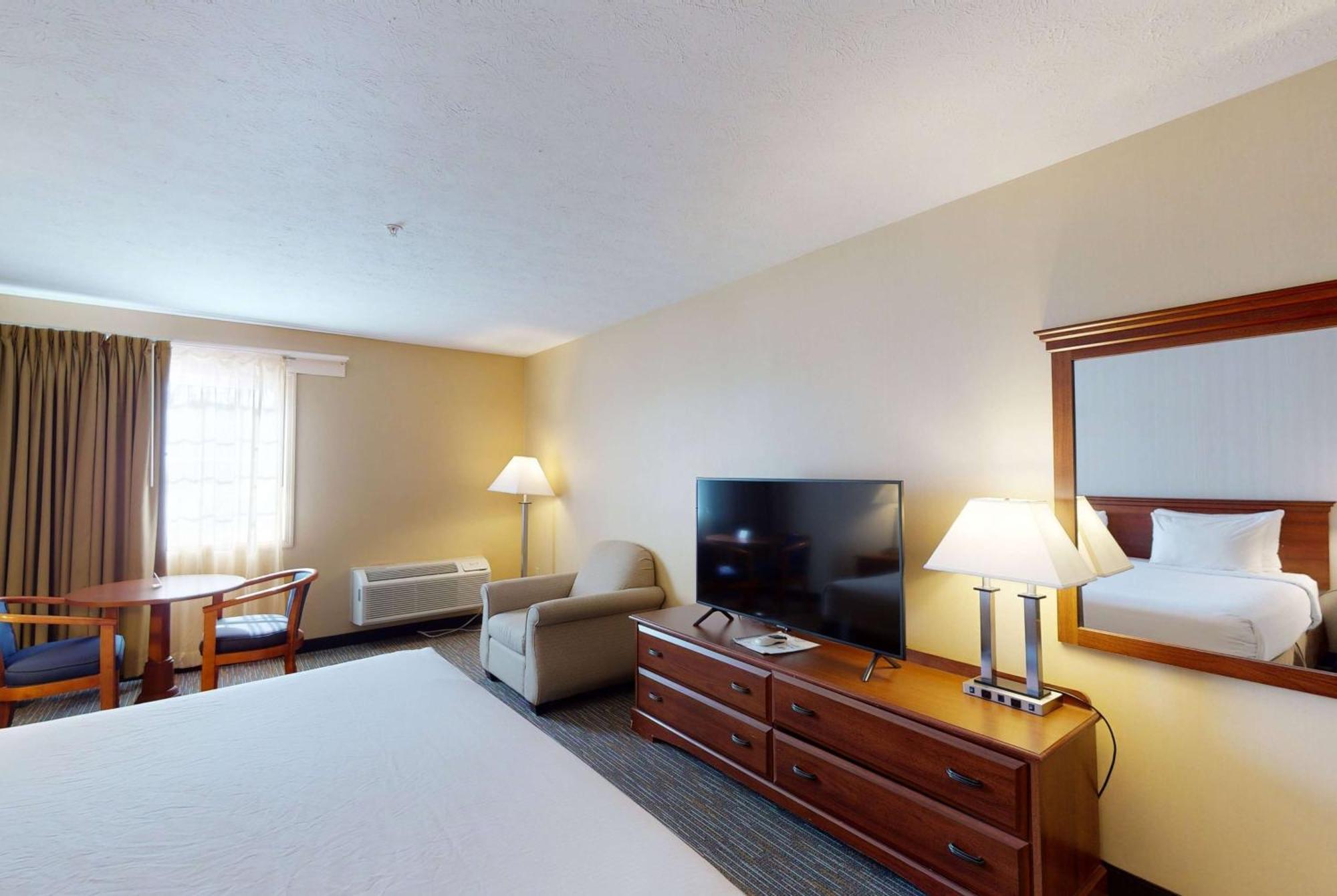Ramada By Wyndham Strasburg - Shenandoah Valley Exterior foto