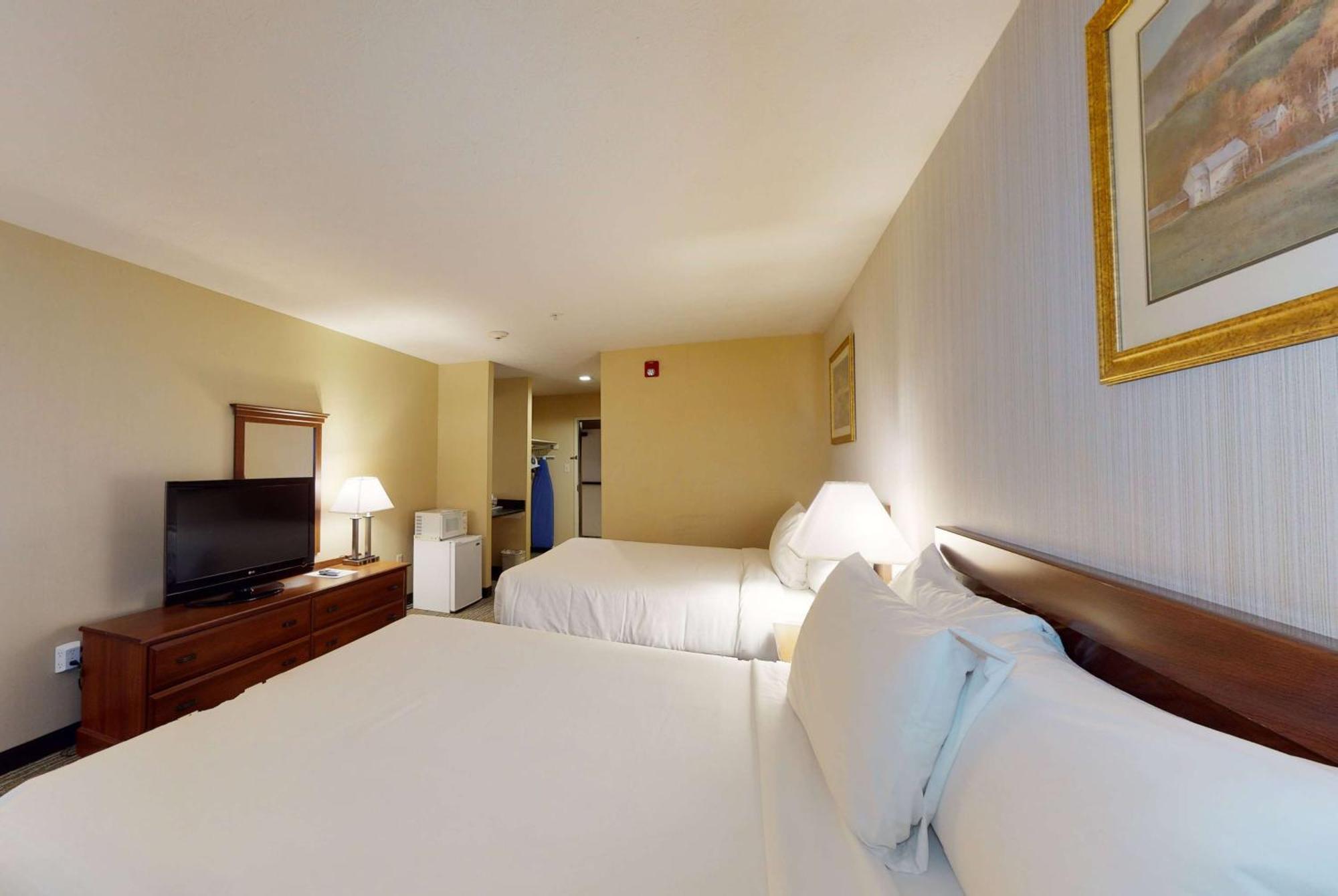 Ramada By Wyndham Strasburg - Shenandoah Valley Exterior foto