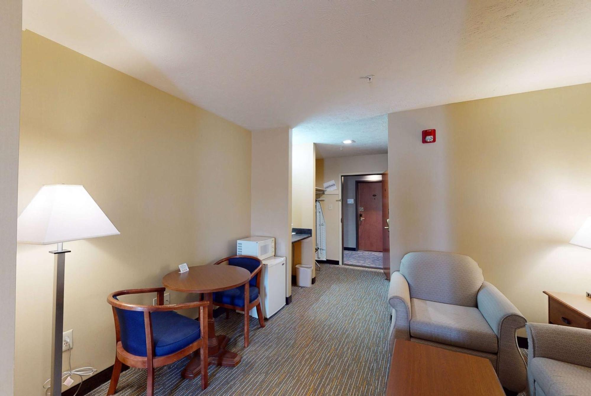 Ramada By Wyndham Strasburg - Shenandoah Valley Exterior foto
