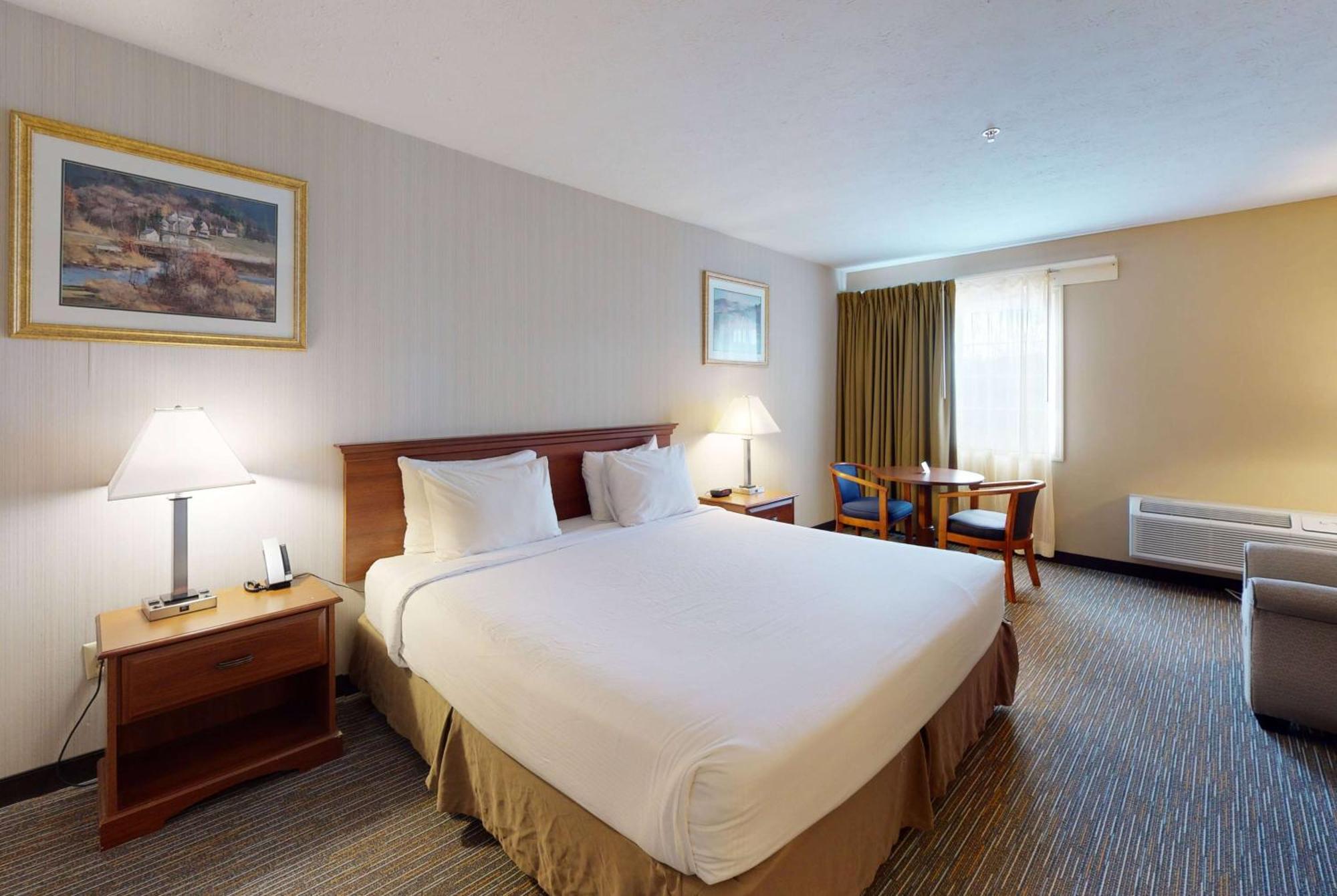 Ramada By Wyndham Strasburg - Shenandoah Valley Exterior foto