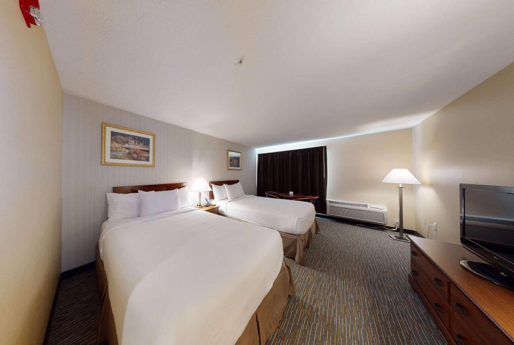Ramada By Wyndham Strasburg - Shenandoah Valley Exterior foto